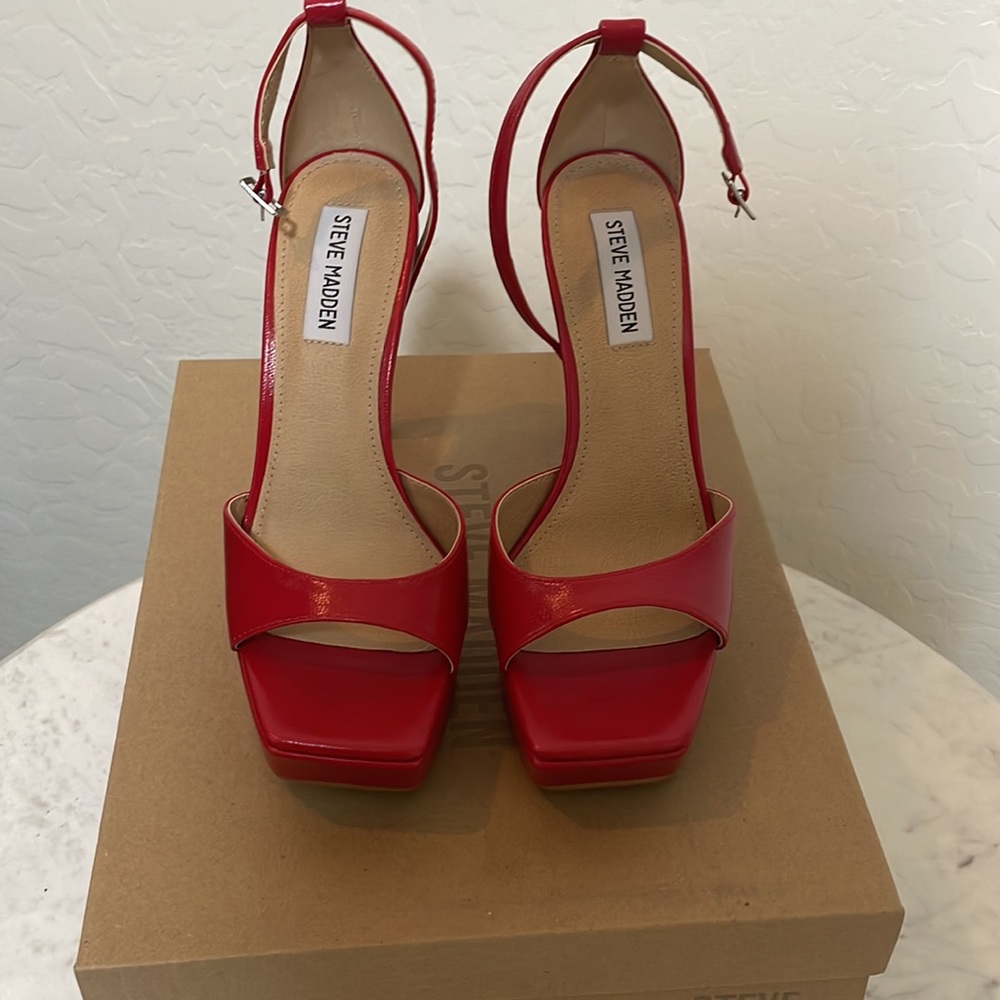 NWT/box Steve Madden red heels
